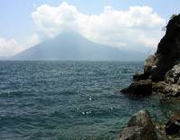 went swimmin here after a long, hot noontime hike along the Atitl�n lakeside