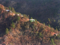 houses dotting the landscape near San Sebasti�n Coat�n