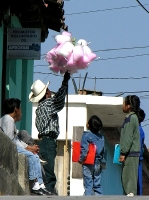 selling-cotton-candy-en-Uspantan-Quiche