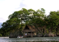 a riverfront storefront, R�o Dulce