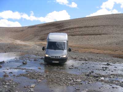 En passant un gu&eacute; sur la piste de Tinehrir &agrave; Imilchil