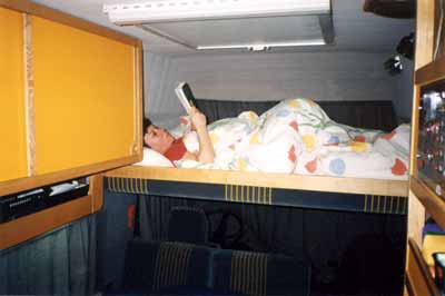 Le lit haut ouvert en position nuit