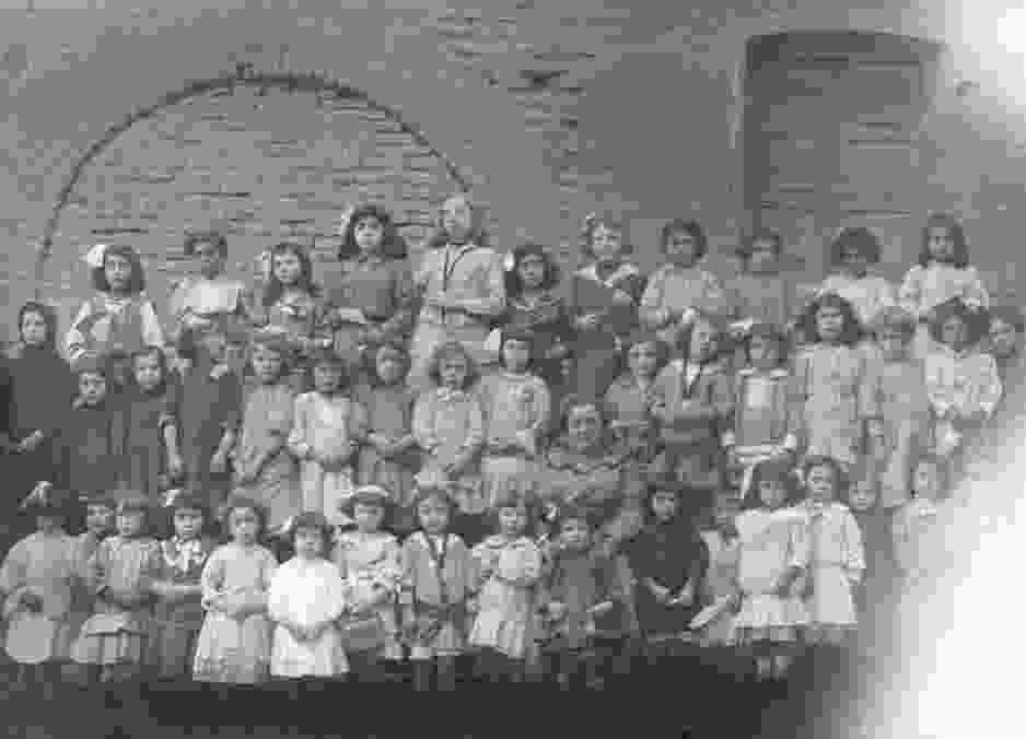Ni�as de la escuela de Tamariz, sobre el a�o 1920.