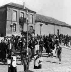 Procesi�n de �San Isidro? Al fondo la casa de Marina y el Palacio