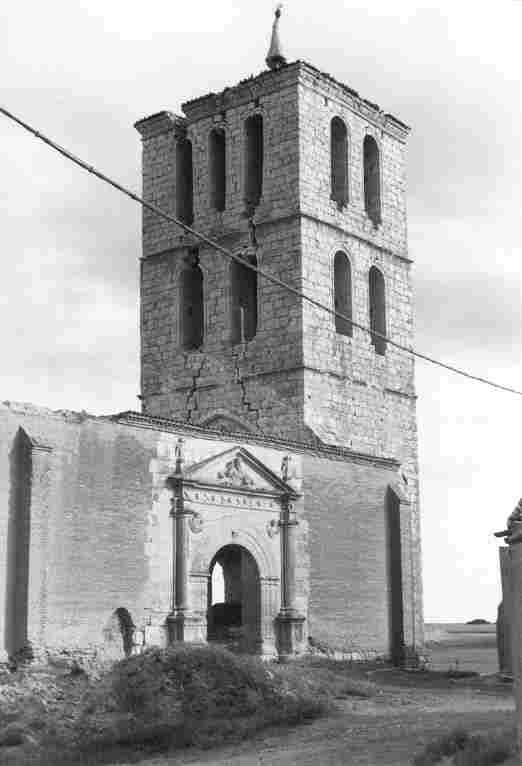 Torre y portada de la Iglesia de San Juan (siglo XVI). Tamariz de Campos