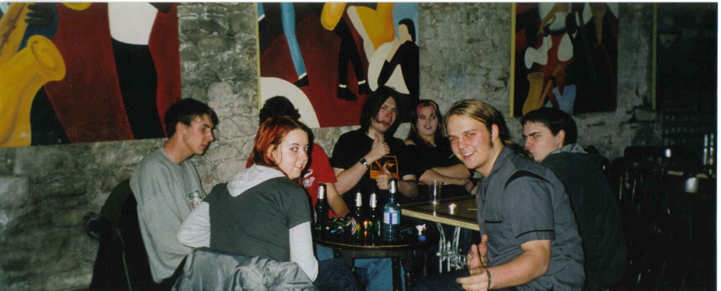 Jack and sophie mingling with the crowd, a rare appearance of the elusive peter and jane band, Jane (dave) has managed to even out pose jack by getting both thumbs up, but Peter (brett) is keeping a low media presence (red shirt and hair) From left : Pete the mac, Catherine (ex of local heros starro),Brett (peter), Jane (dave), Sopie (drummer girl extraordinaaire) Jack (come on you know jack) and Chris (we are not amused)