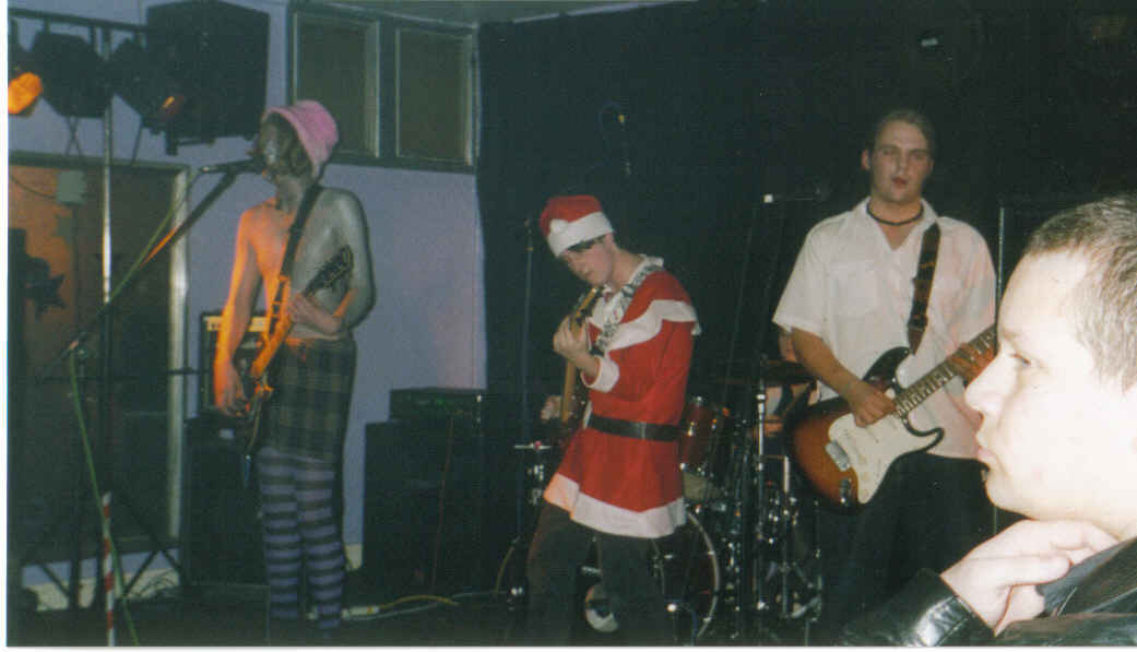 good lord, i think thats dave polonius gettin into our shot, means nothing to you, but to us his face means disappointment