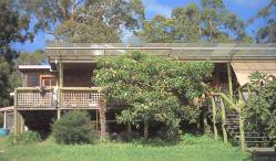 Mooltunya's comfortable, renovated 3 bedroom log cabin