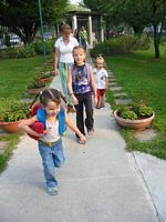 Jodi & the kids walking into the school, everyone very excited!