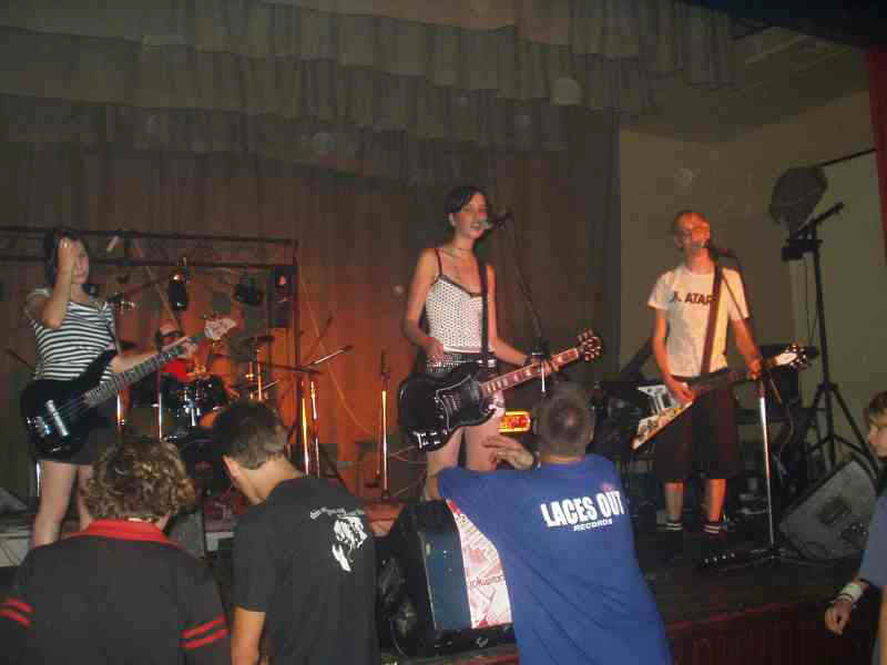 starfucker.jpg (37052 bytes)