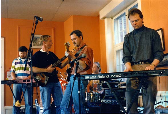 Peaches playing Hamburger Concerto - 1996