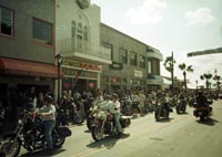 R1_F18_Outra_vista_da_Main_Street.jpg