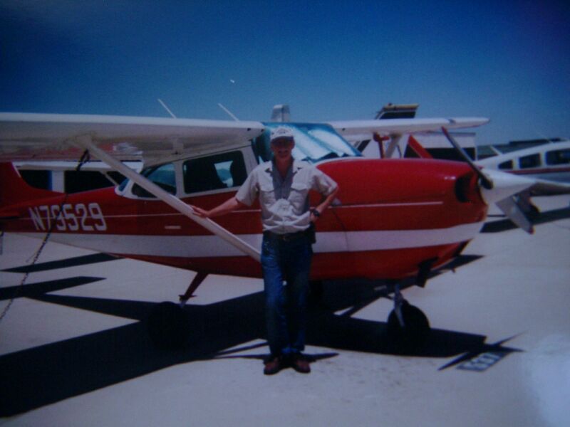 Rich McKenna solos N79529 (Holly).