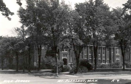 The old Union School, had a fire,
and a new High School was built,
 on the same location.
 It opened early January 1921.
 In the mid 30's, this building began,
 8th thru 12th grades only.