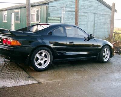 rear side on of the car..........nice wheels!
