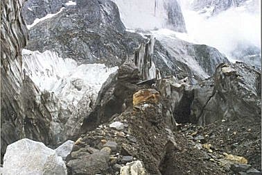 images inside the broken icefall between Camp1 and Camp2