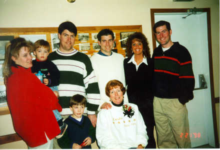 Top: Kim, Nick, Mike, Chris, Elizabeth, Jeremy&nbsp; Bottom: Zach, Mom