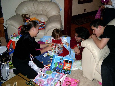 Abriendo los regalos, ya crecio la huerca
