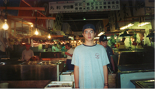 If I ever hit the big time I'm totally filming one of my rap videos at this fish market it'd be fun times.