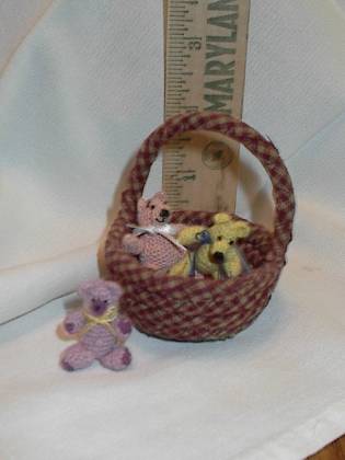 3crochetbears.jpg (13692 bytes)