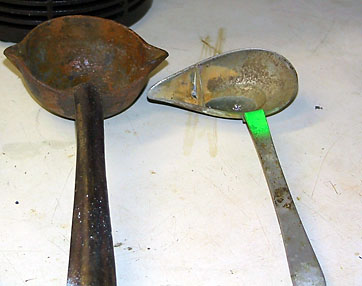 2 Metal Ladels
