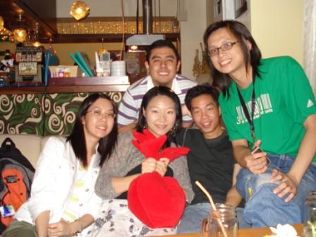3 guys and 2 girls.... Who will be the loser? Oh! i forgot! I'm married.... Too bad...