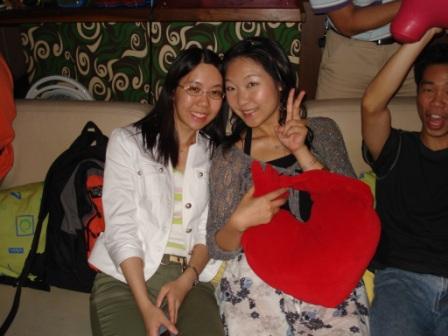 Julita and Lucy... Hey! What's Power doing in the corner? What a clown...