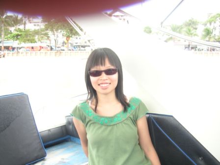 Kiwi too scared to try parachuting, thus waiting on the boat for me