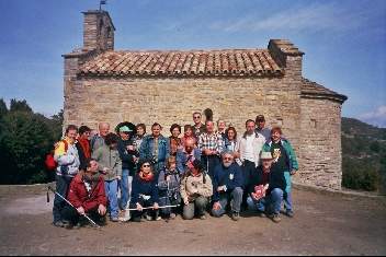 Tot el grup davant l'ermita