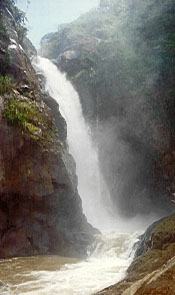 Cascada.jpg (10892 bytes)