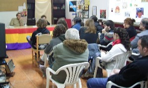 Un momento de la charla en el Ateneu Popular d'Elx
