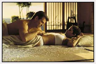 James Bond (Pierce Brosnan) and Jinx (Halle Berry) get intimate