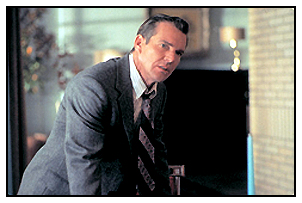Frank (Dennis Quaid)