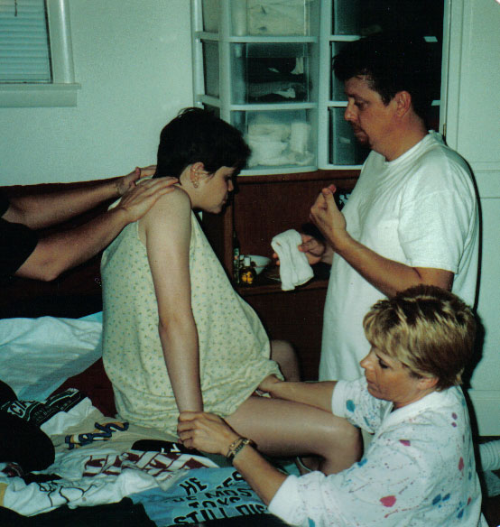 Midwife, Pie, checks fetal hearttones between contractions