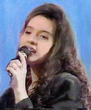 CLICK on image for a special download of Marielle singing 'The Prayer' live on SIS. 