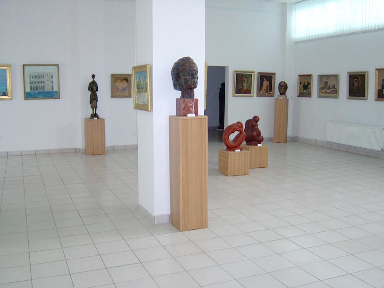 Ansamblul statuar antropomorf Dumesti
