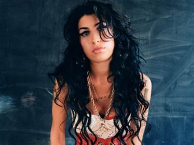 Descripción: http://www.ricosyfamosos.org/wp-content/uploads/2011/07/Falleció-Amy-Winehouse-450x337.jpg