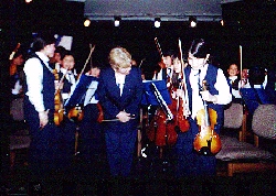 Mireya Alegr�a y la Orquesta Infantil de Macul, foto de Soledad Ugarte