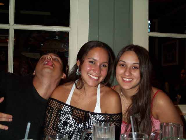 Marcos in horrific ectasy... and Jessika and Jessica carrying on as if nothing