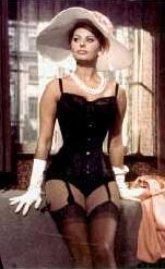 Sophia Loren Glamour - Gants opera, bas et porte-jartelles... (la jambe gain�e tient la vedette)