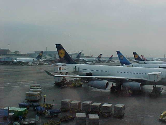 Frankfurt Airport, snowing