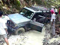 12-gombak-climb-Stuck.jpg (15667 bytes)