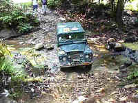 22-gombak-climb-River-Crossing.jpg (16947 bytes)