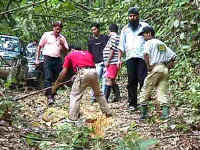 64-gombak-climb-Teamwork.jpg (19011 bytes)