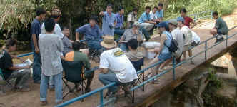 meetinonbridge.JPG (119090 bytes)