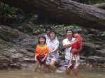 yapandfamily.jpg (68858 bytes)
