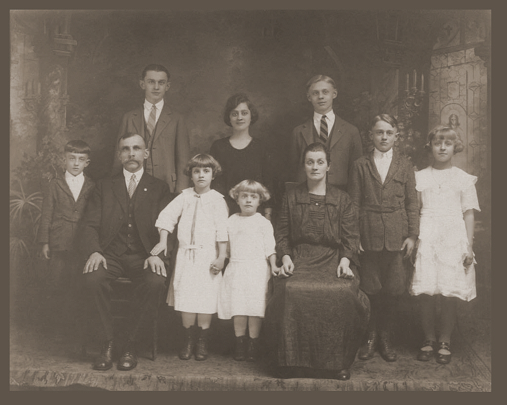 SusanImbroFamily.jpg (329263 bytes)