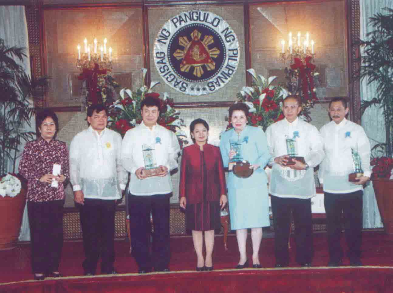 The 2001 Most Child-Friendly Phillippine LGUs with Her Excellency President Gloria Macapagal-Arroyo