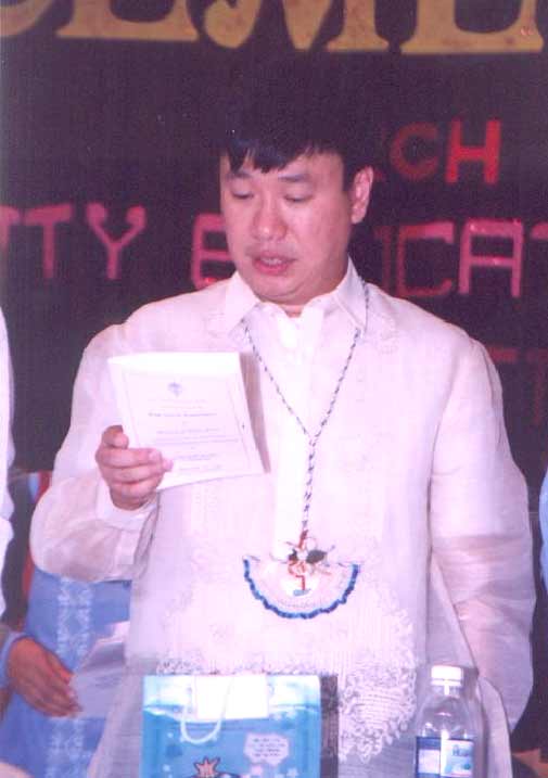 Mayor Randolph Ting urges Tuguegaraoe�os to work with each other and to excel to improve the quality of life in Tuguegarao City.