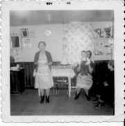 grandmother121.jpg (33741 bytes)